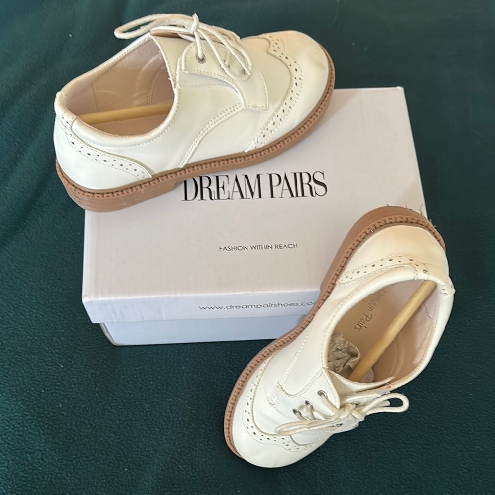 Dream Pairs Cream Flats with Classic Brogue Detailing